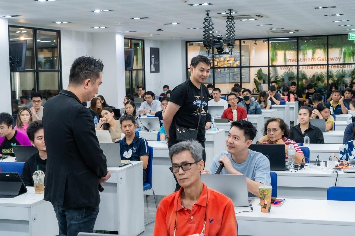 บรรยากาศคลาสเรียนคอร์สรายปี 12 เดือน Super Trader Republic